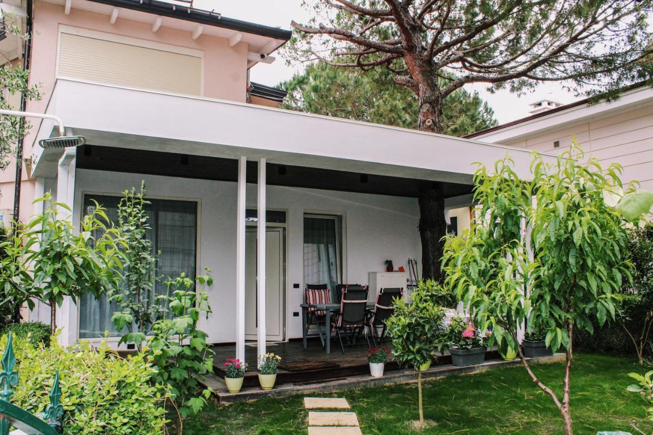 Ivy Lalzi Bay Beach House Durres Exterior photo
